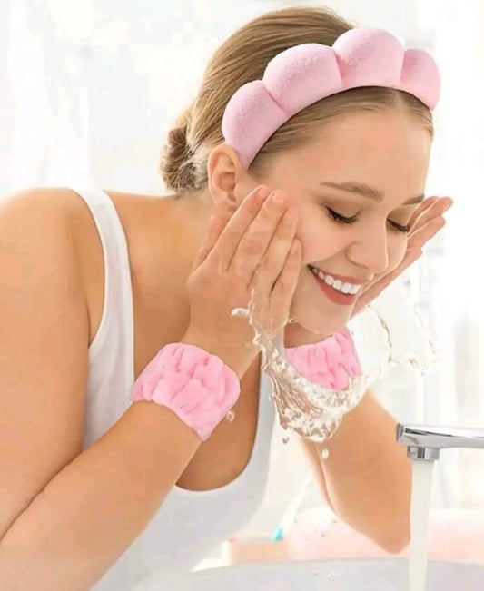 الأدوات المساعدة لتنظيف الوجه