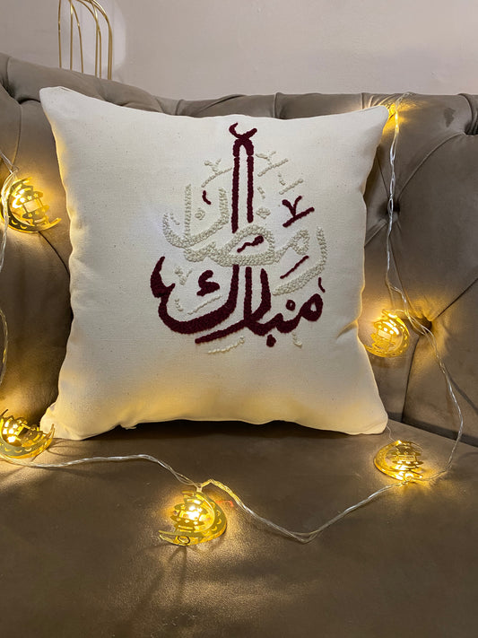 "أضف للمنزلك لمسات رمضانية فاخرة مع وسادات زخرفية لا مثيل لها "